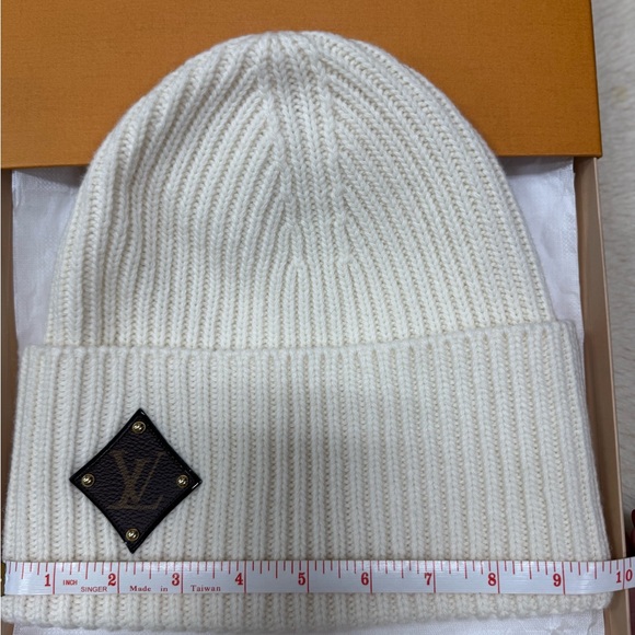 Louis Vuitton beanie - Picture 7 of 8